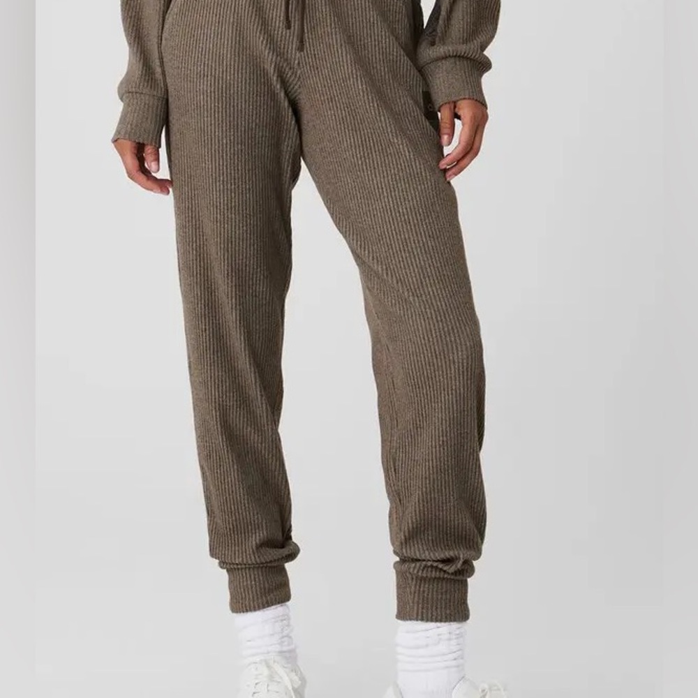 Alo Yoga Muse Ribbed Knit Sweatpants